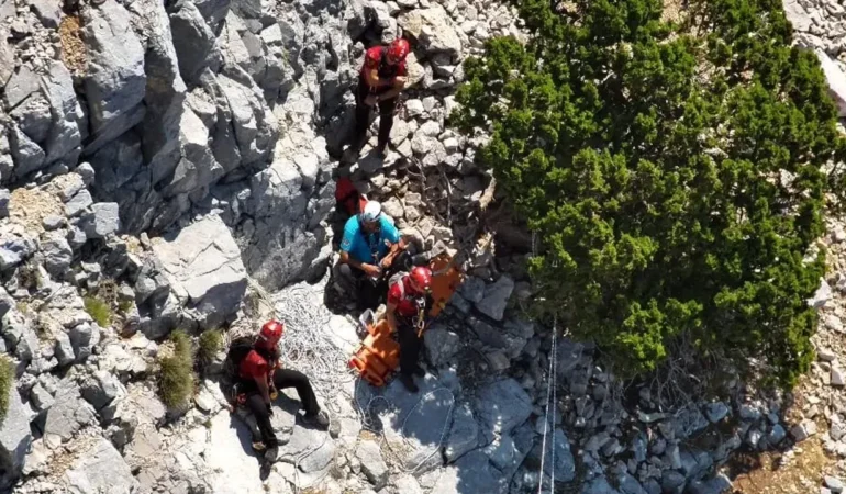 Ölüdeniz’de feci kaza: Yamaç paraşütü pilotu ve Çinli turist hayatını kaybetti