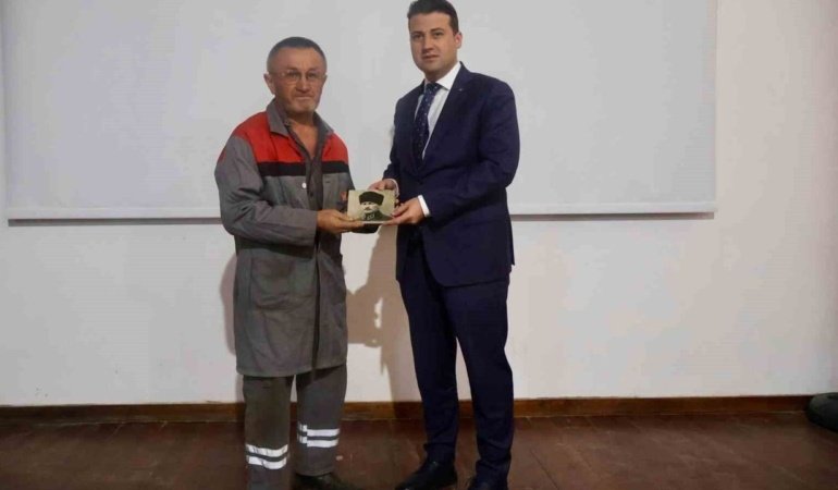 56 yıllık tamirci Çivril’de Yılın Ahisi seçildi
