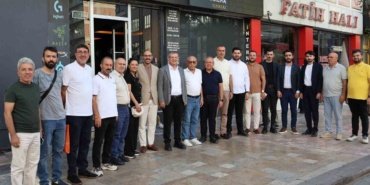 AK-Parti-Il-Baskani-Subasioglu-Istiklal-Caddesinde-esnaflari-dinledi-featured