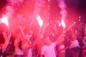 Bodrumda-Meydanlar-Bayram-Yerine-Dondu-featured