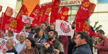 Cigli-Belediyesi-onunde-protesto-Zubukler-derhal-istifa-etmeli-featured