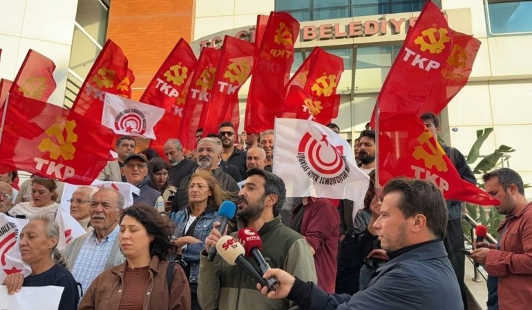 Çiğli Belediyesi önünde protesto: Zübükler derhal istifa etmeli!