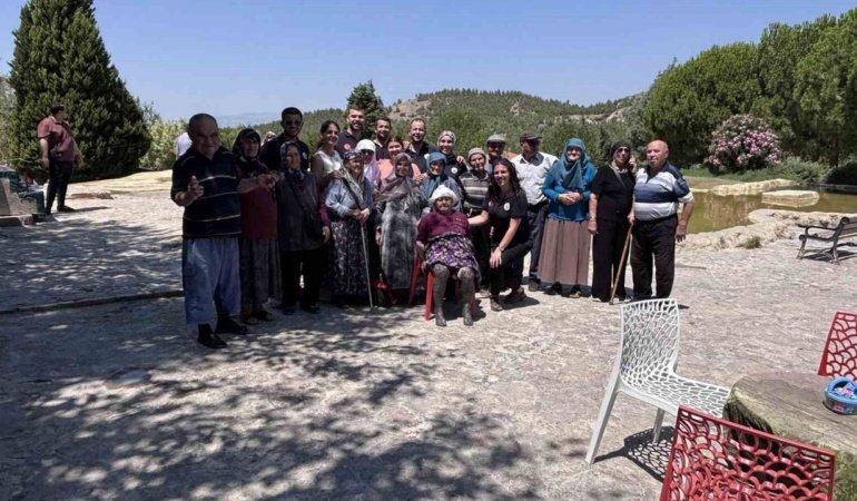 Honaz Belediye Başkanı Kepenek, yaşlı rehabilitasyon merkezini ziyaret etti