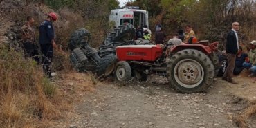 Manisa039da-tarla-yolunda-devrilen-traktor-can-aldi-featured