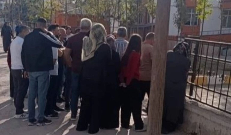 Okulda pompalı tüfek paniği: Veliler okula akın etti