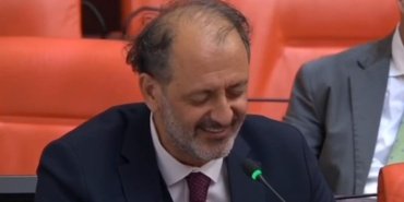 AK-Partili-Yucel-Arzen-Haciogullari-Meclis039te-Izmir-Marsi039ni-seslendirdi-featured