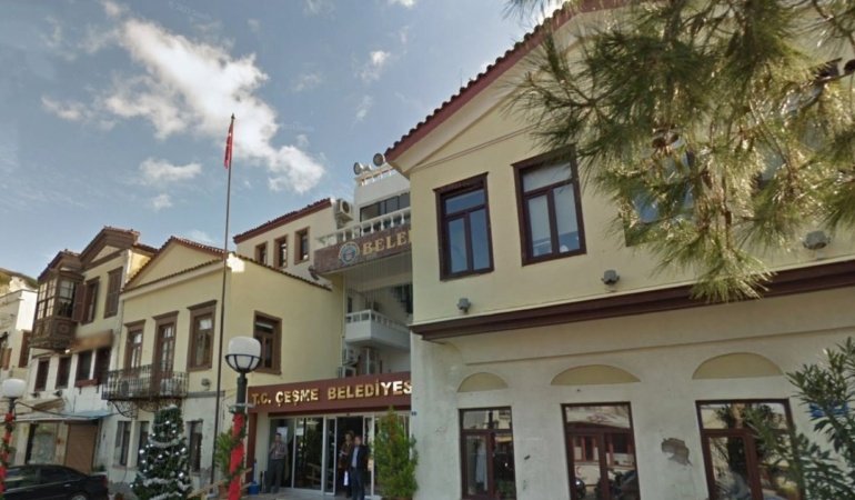 Çeşme Belediyesine operasyon: Başkan yardımcısı ve iki müdür gözaltına alındı