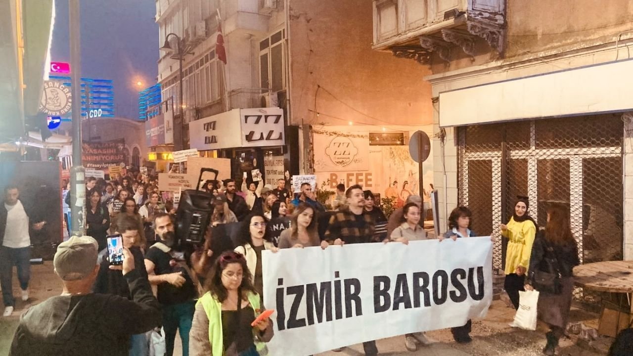 Izmir-Barosu-sokakta-Yeni-yasa-istiyoruz-featured