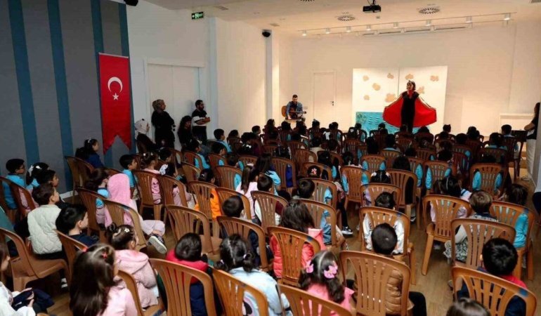 Merkezefendi Kent Tiyatrosundan çocuklara kukla tiyatrosu keyfi